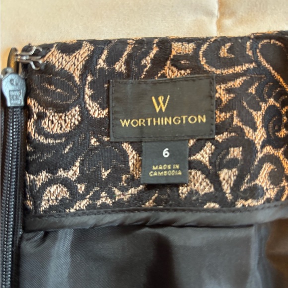 Elegant Black & Gold Lace Patterned Skirt - Picture 4 of 8